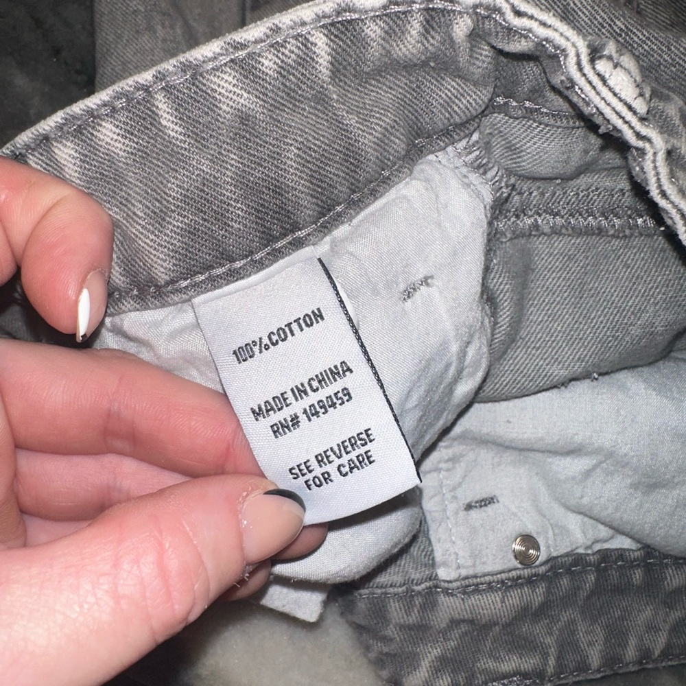EUC Ashley Mason Size 27 or 5 Gray Jeans with Pink Bow Accents Ankle Crop‎ Pant - Picture 10 of 14